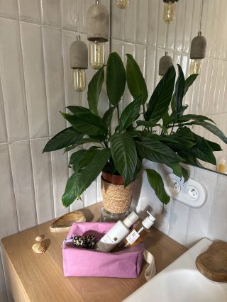 🌞Ráno, které nikam nespěchá. Večer, kdy máš čas jen na sebe. Kosmetické taštičky z pratelného papíru jsou přesně pro tyhle...