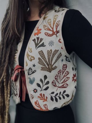 Vrstvy na zimu, duše na svobodě. Druhý advent & nový drop vestiček 🌙 WWW.IFFDESIGN.CZ #iffdesign #vesticky #cestujstylove...